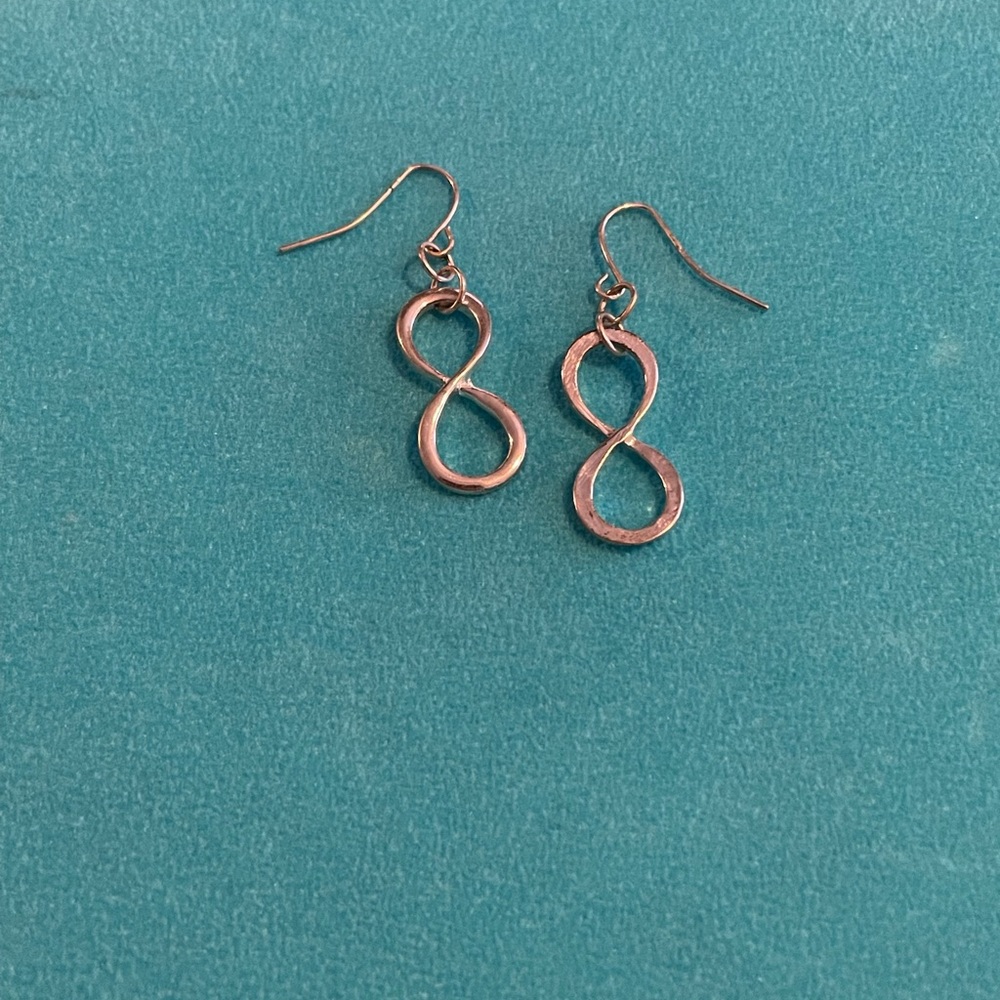 Hanging infinity earrings